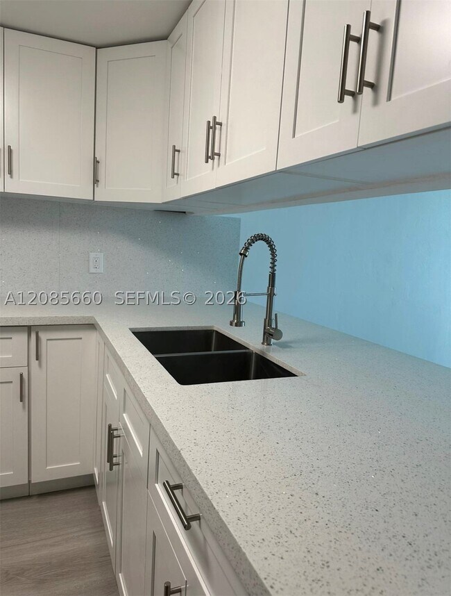 Building Photo - 9125 SW 77th Ave