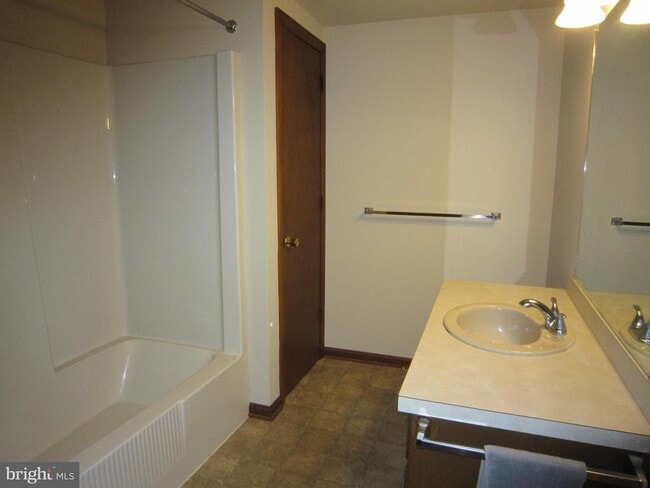 Building Photo - 304 N Hoover Ave