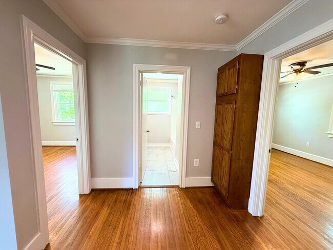 Building Photo - 202 Mayflower St