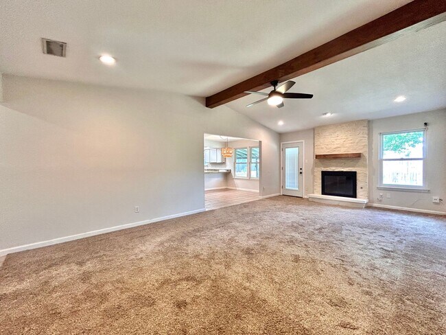 Building Photo - Cozy 3-Bedroom, 2-Bath Home with Covered D...