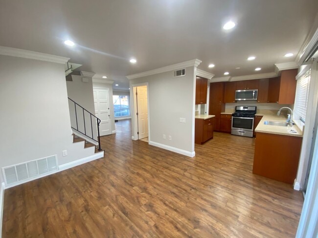 Building Photo - Luxurious 3 Bedroom Cypress Townhouse for ...