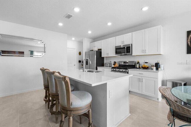Building Photo - 13524 Camelot Ct
