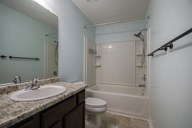 Building Photo - 418 Huntington Dr