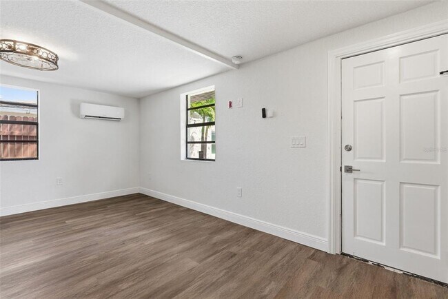 Building Photo - 113 145th Ave