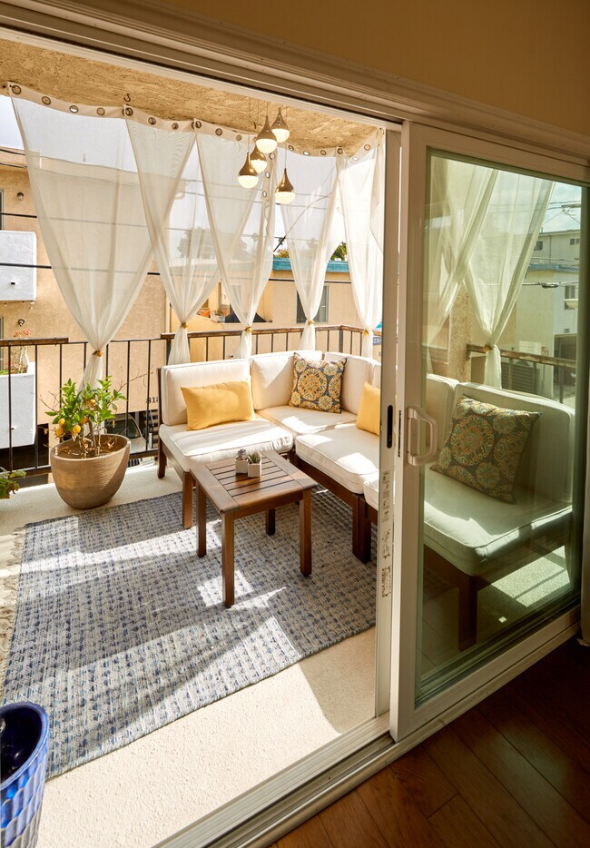 Building Photo - 817 10th St