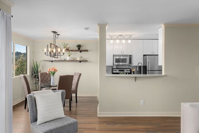 Building Photo - Coming soon - 2BR/1.5BA Condo in Kirkland