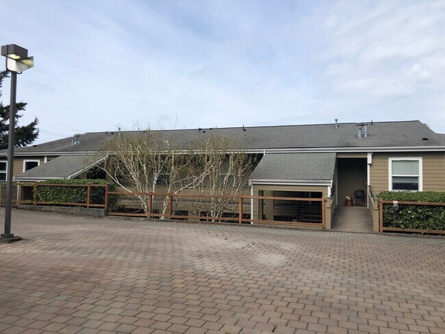Building Photo - 3 Bed 2 Bath Condo in Bellingham near WWU