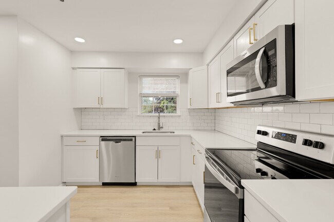 Building Photo - 6214 Kolb St