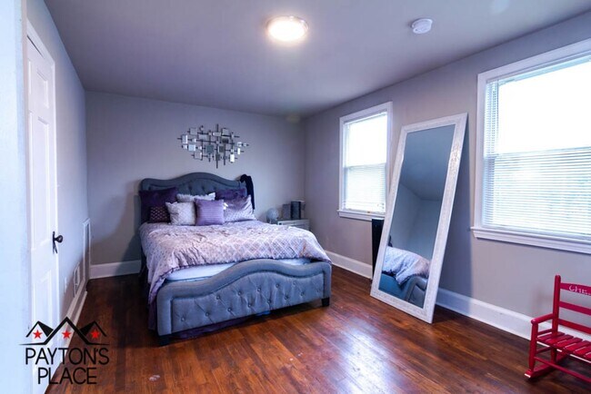 Building Photo - Spacious Single Family home with Huge Back...