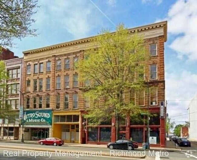Primary Photo - 121 W Broad St