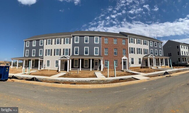 Building Photo - 860 Mapleton Ave