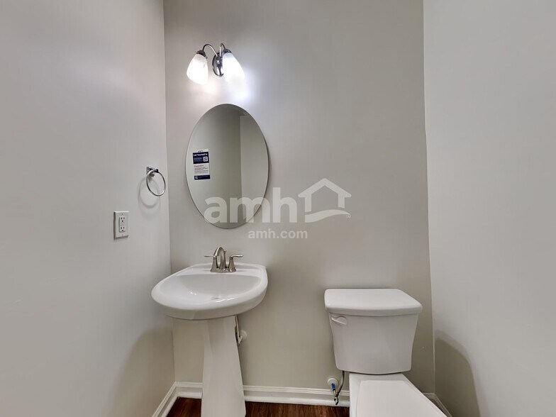 Building Photo - 277 Springs Xing