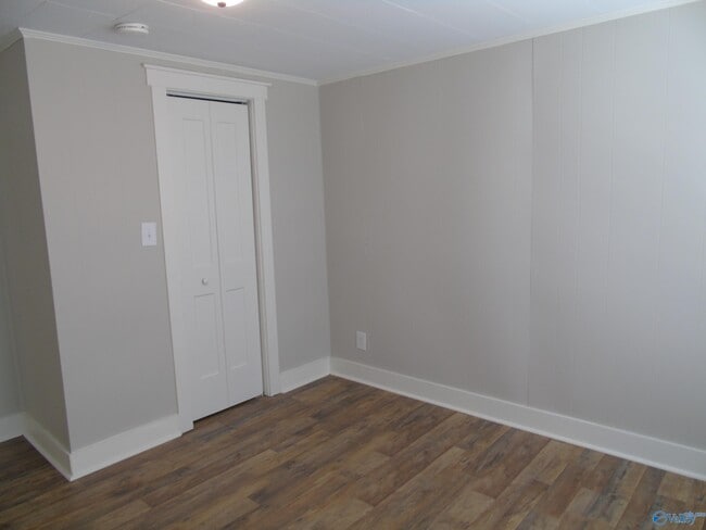 Building Photo - 1107 England St NE