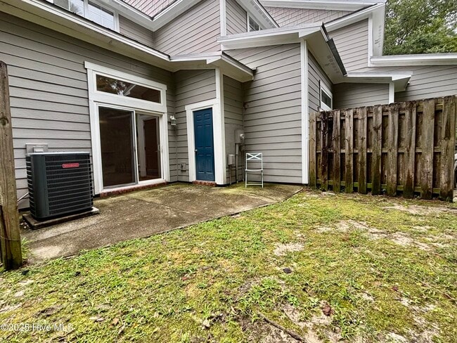 Building Photo - 1617 Shoreline Pl