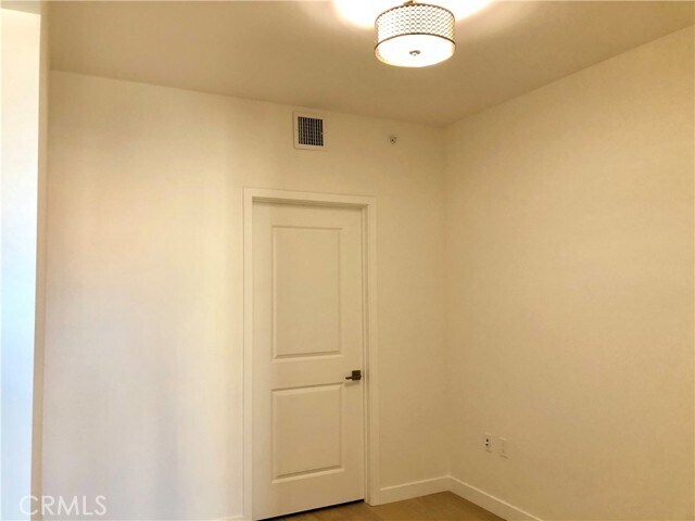 Building Photo - 400 S Broadway