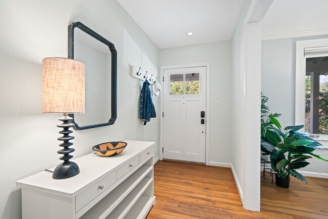 Building Photo - 5191 Linnean Terrace NW