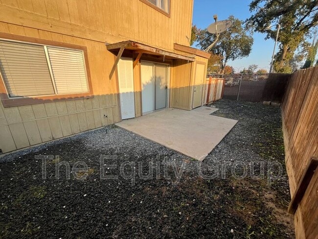 Building Photo - 3930 W Meadow Ave