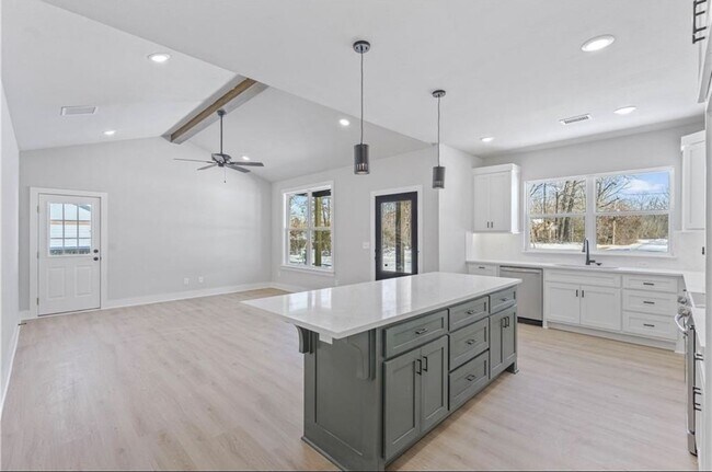 Building Photo - 6 Moniave Ln