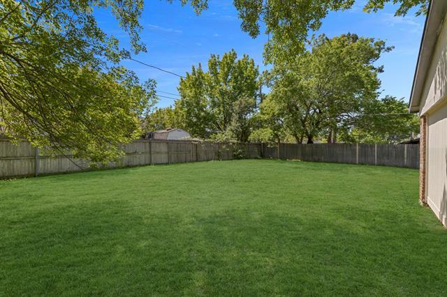 Building Photo - 5002 French Wood Dr