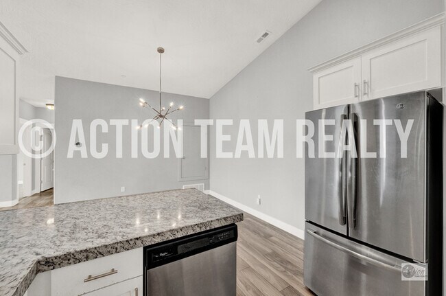 Building Photo - Top Floor Condo in Saratoga Springs!