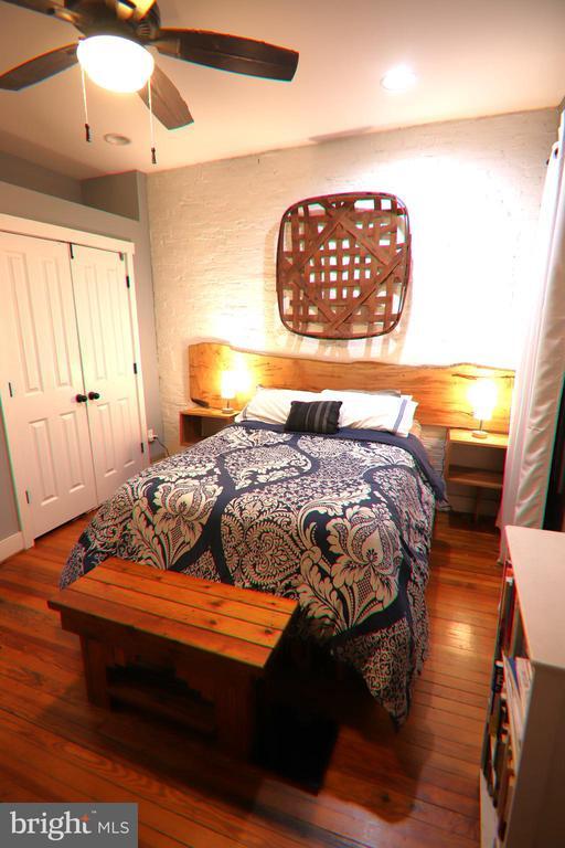 Building Photo - 1223 Haubert St