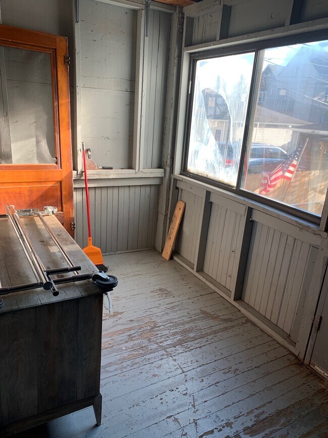 Building Photo - 2956 N Avers Ave