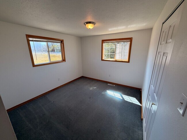 Building Photo - Spacious 3 Bed, 2.5 Bath House in Spokane Valley!