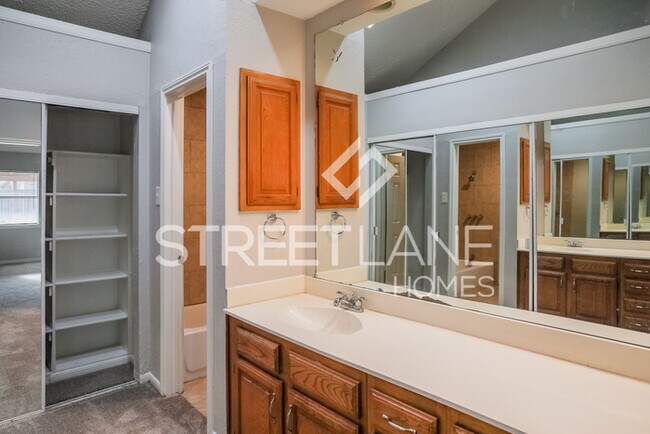 Building Photo - Charming 2 Bedroom in Mesquite!