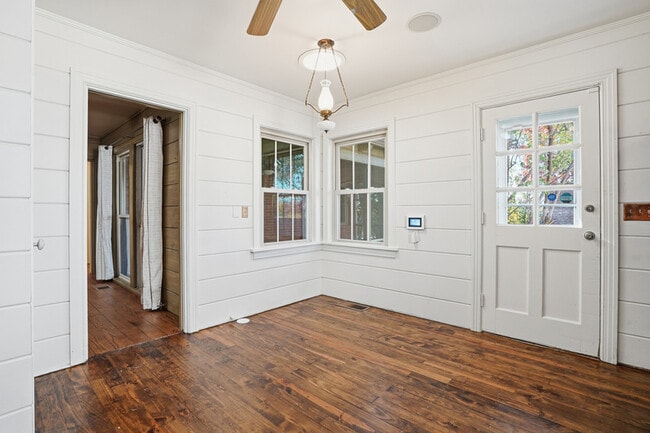 Building Photo - 2608 Highview Terrace