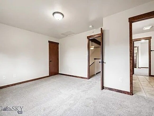 Building Photo - Cute House, Large Yard