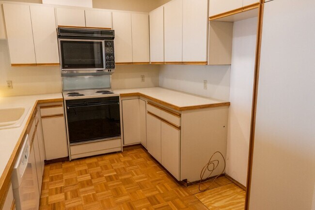 Building Photo - 2Bd/2Ba Seattle Condo