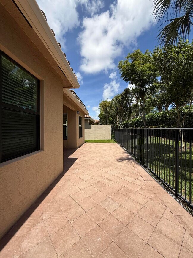 Building Photo - 14572 White Jade Terrace