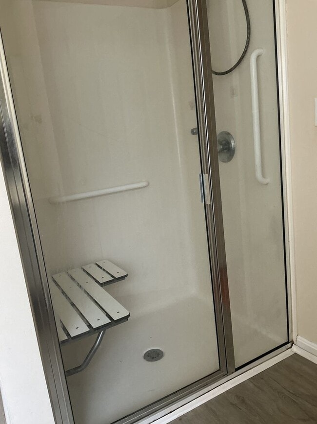 Building Photo - Welcome home!  Sought after Lake of the Woods!