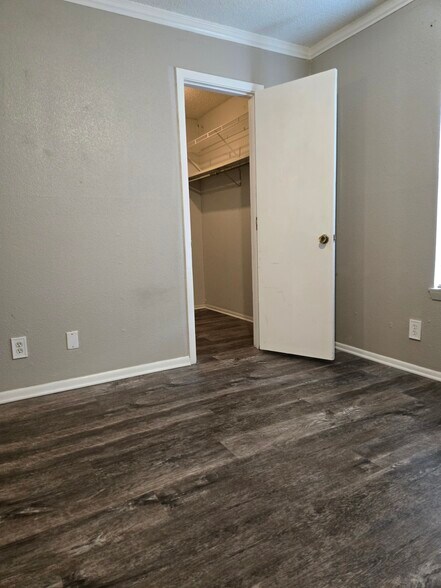 Building Photo - 1819 Babcock Rd