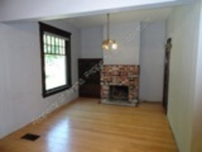 Building Photo - 1416 N 11th St