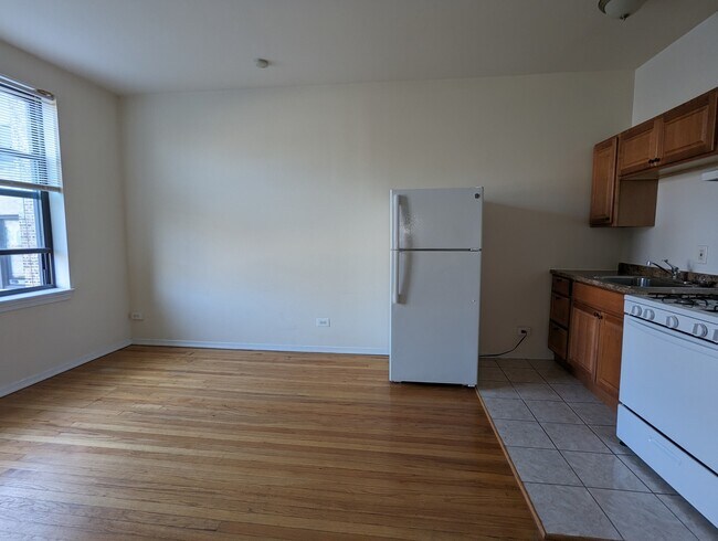 Building Photo - 2737 N Spaulding Ave