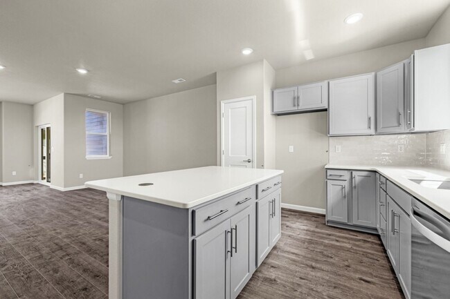 Building Photo - Luxury 4 Bed Townhouse with Amazing City and Mt Views on Westside