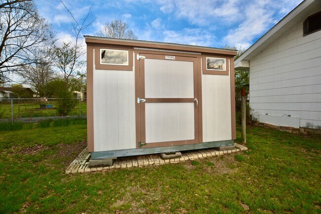 Building Photo - 1623 Texas St