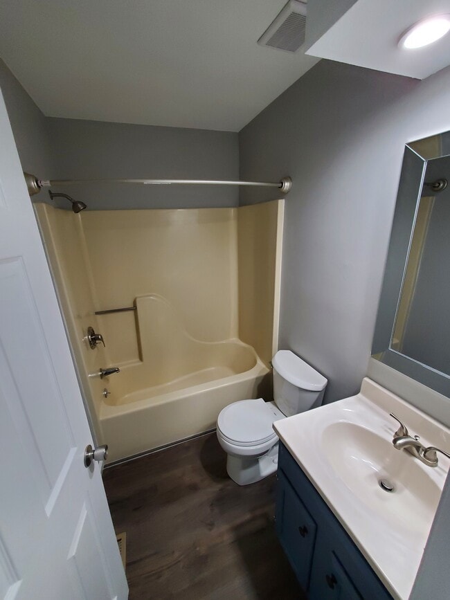 Building Photo - 12 Pebble Ct