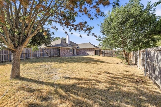 Building Photo - 100 Oak Hollow Ln