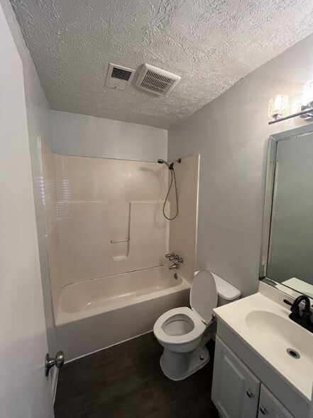 Building Photo - 1074 Sparrow Ct