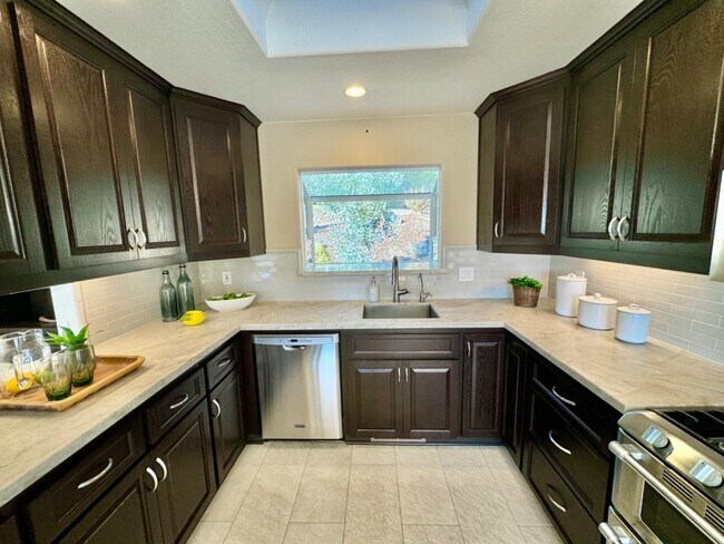 Building Photo - 25400 Radonich Rd