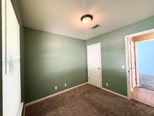 Building Photo - 110 Meadowside Dr