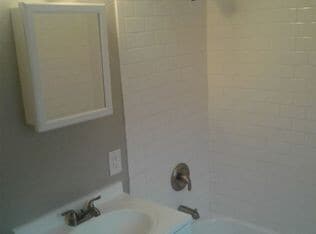 Building Photo - Large 4 bedroom 1 bath house in St Paul Eastside area!!