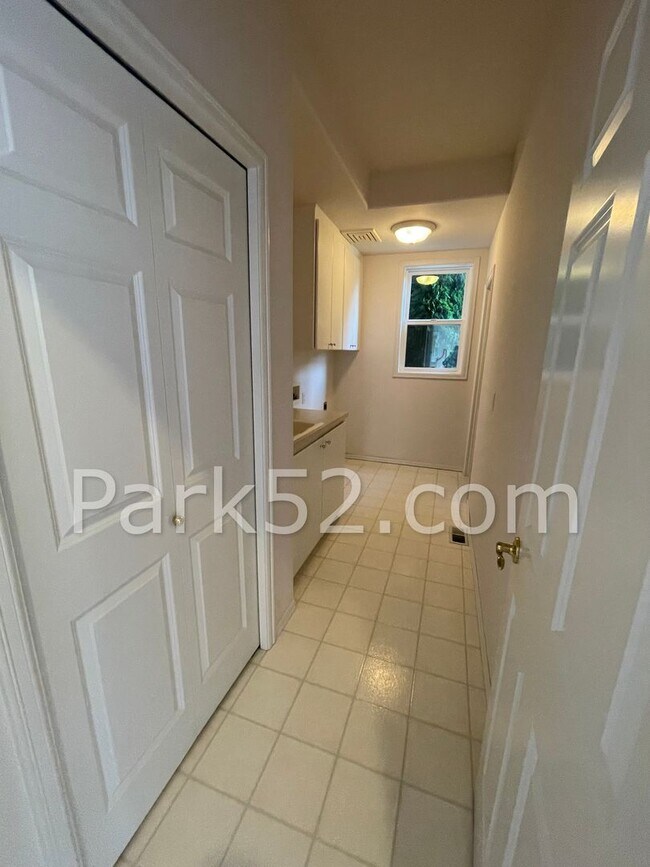 Building Photo - $500 Off 1st Full Month!  Browns Point NE ...