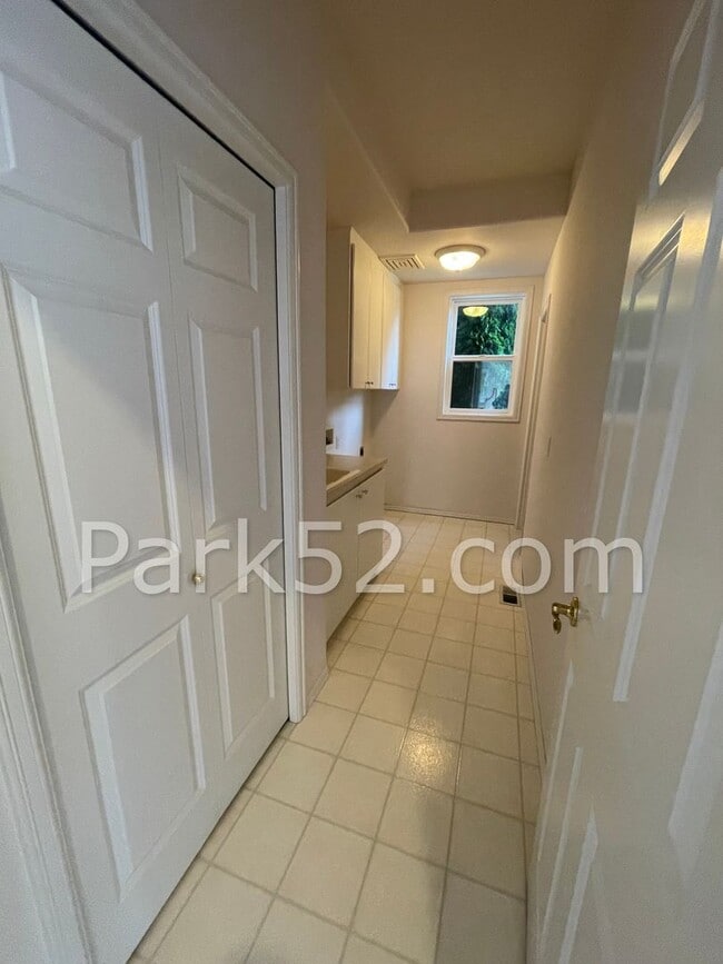 Building Photo - Browns Point Tacoma 3 Bedroom Single Famil...