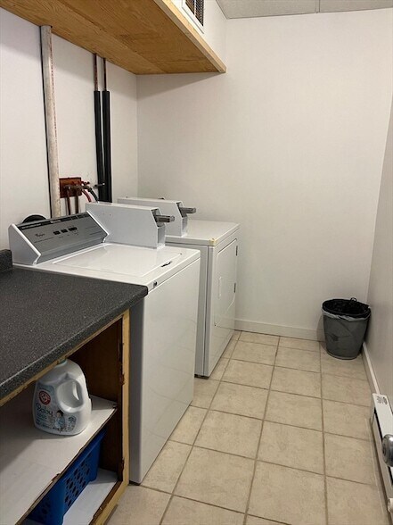 Building Photo - 131 School St