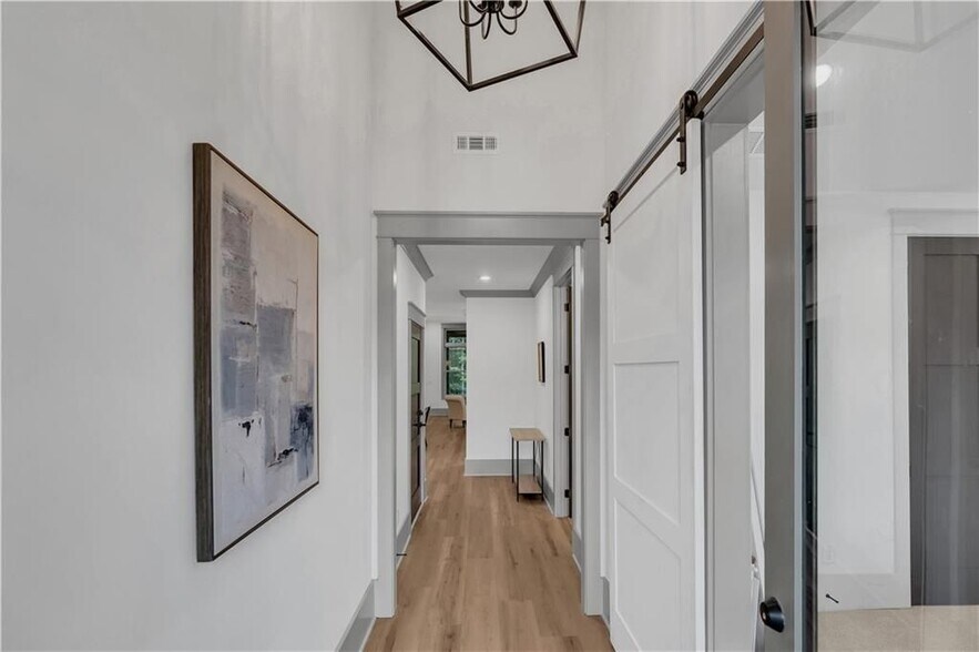 Building Photo - 54 Villa Rd