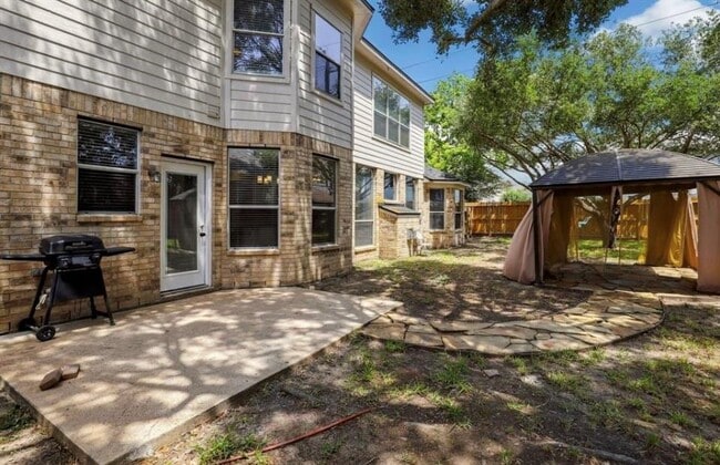Building Photo - 2203 Centerbrook Ln