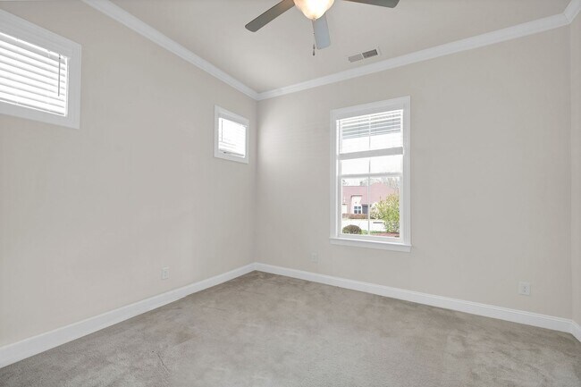 Building Photo - Light, bright, and move-in ready home in the highly sought-after Trilogy at Lake Norman community...